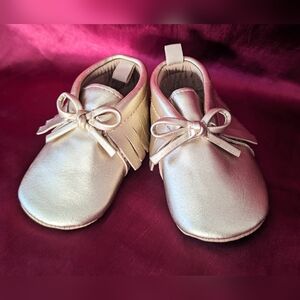 Gold EUC Old Navy Baby Shoes Moccasin 3-6 Months